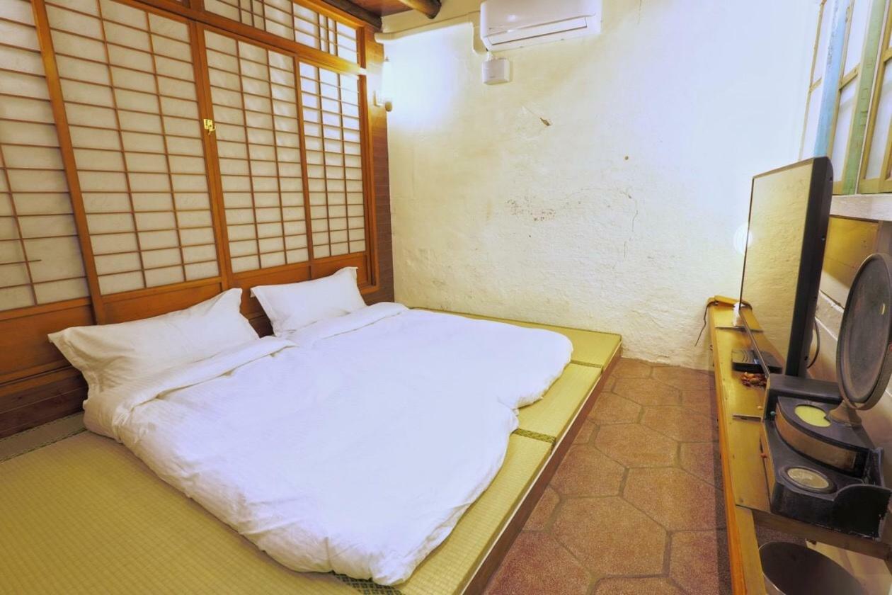 台南赤崁月樓tainan Moon House Inn Exteriör bild